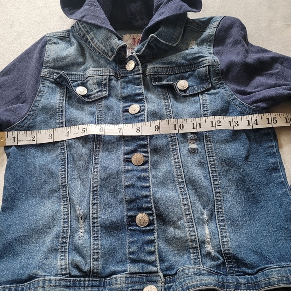 🆓️FREE 🎁WHEN PURCHASE ANY ITEM. Justice Girls Jean Jacket - Picture 7 of 9